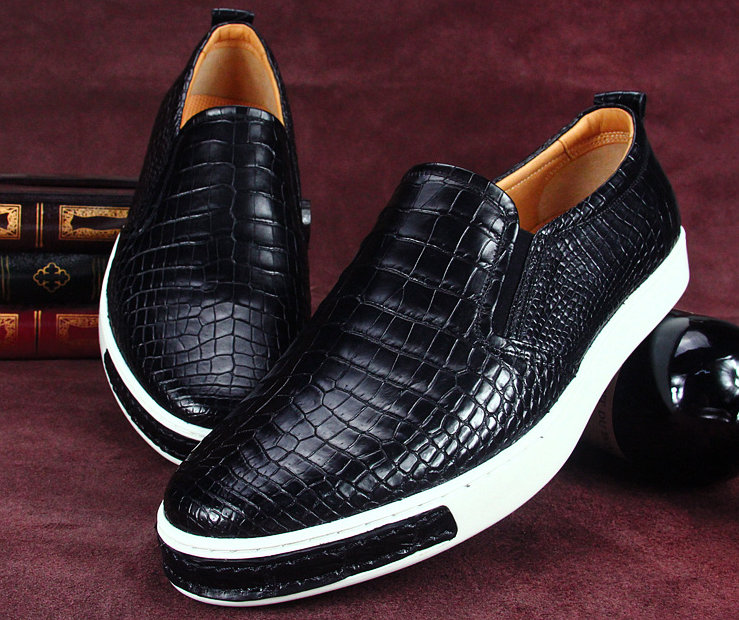 Genuine Alligator Skin Shoes Stock Photo - Download Image Now - Alligator  Leather, Alligator Pattern, Animal Themes - iStock