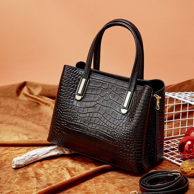 Everyday Bag - Top 9 purses that every woman should need