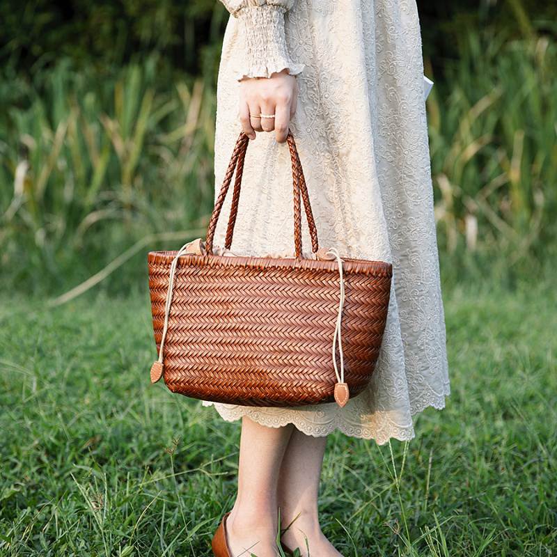 Straw Bag - Top 9 purses that every woman should need