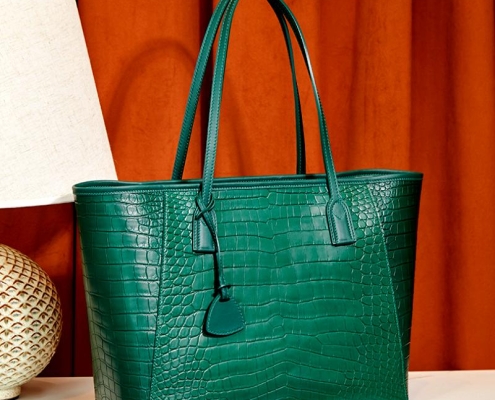 Tote Bag - Top 9 purses that every woman should need